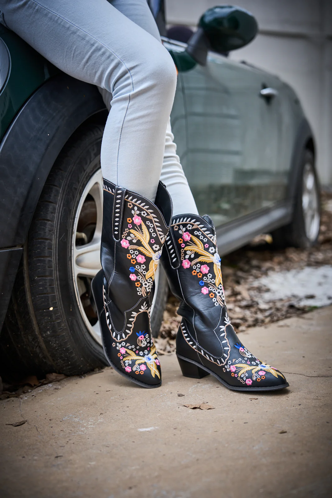 En Bloom | Santa Fe Floral Embroidered Western Knee Boots - Black - Image 8