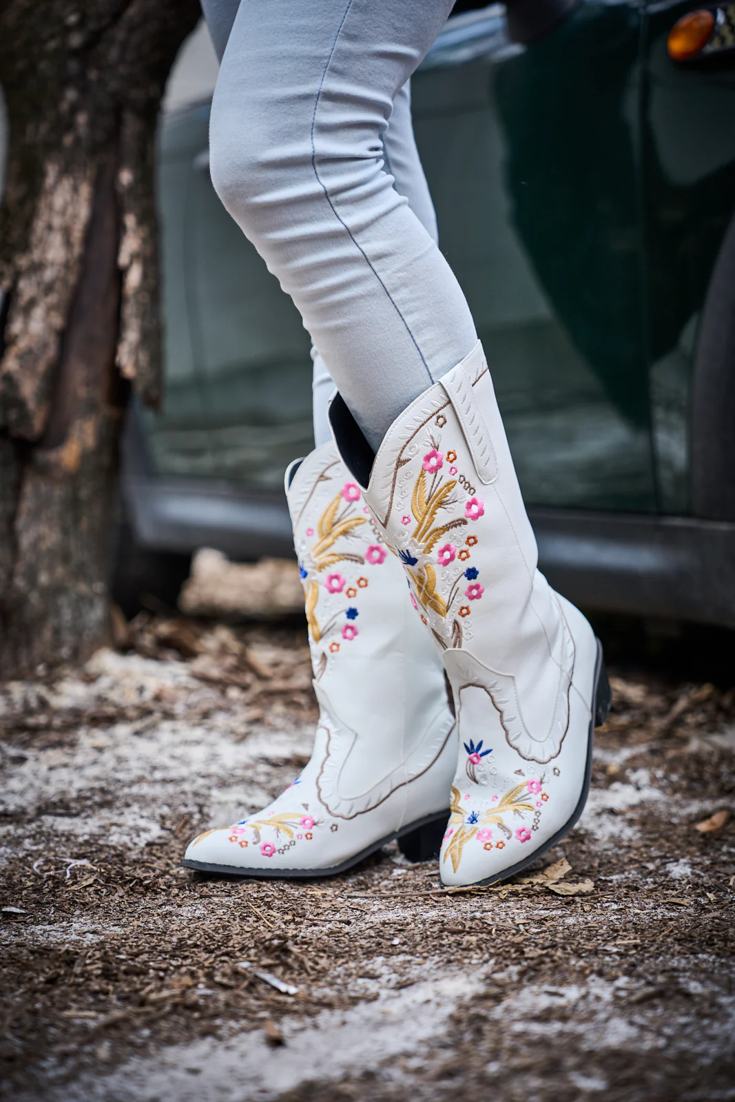 En Bloom | Santa Fe Floral Embroidered Western Knee Boots - White - Image 2