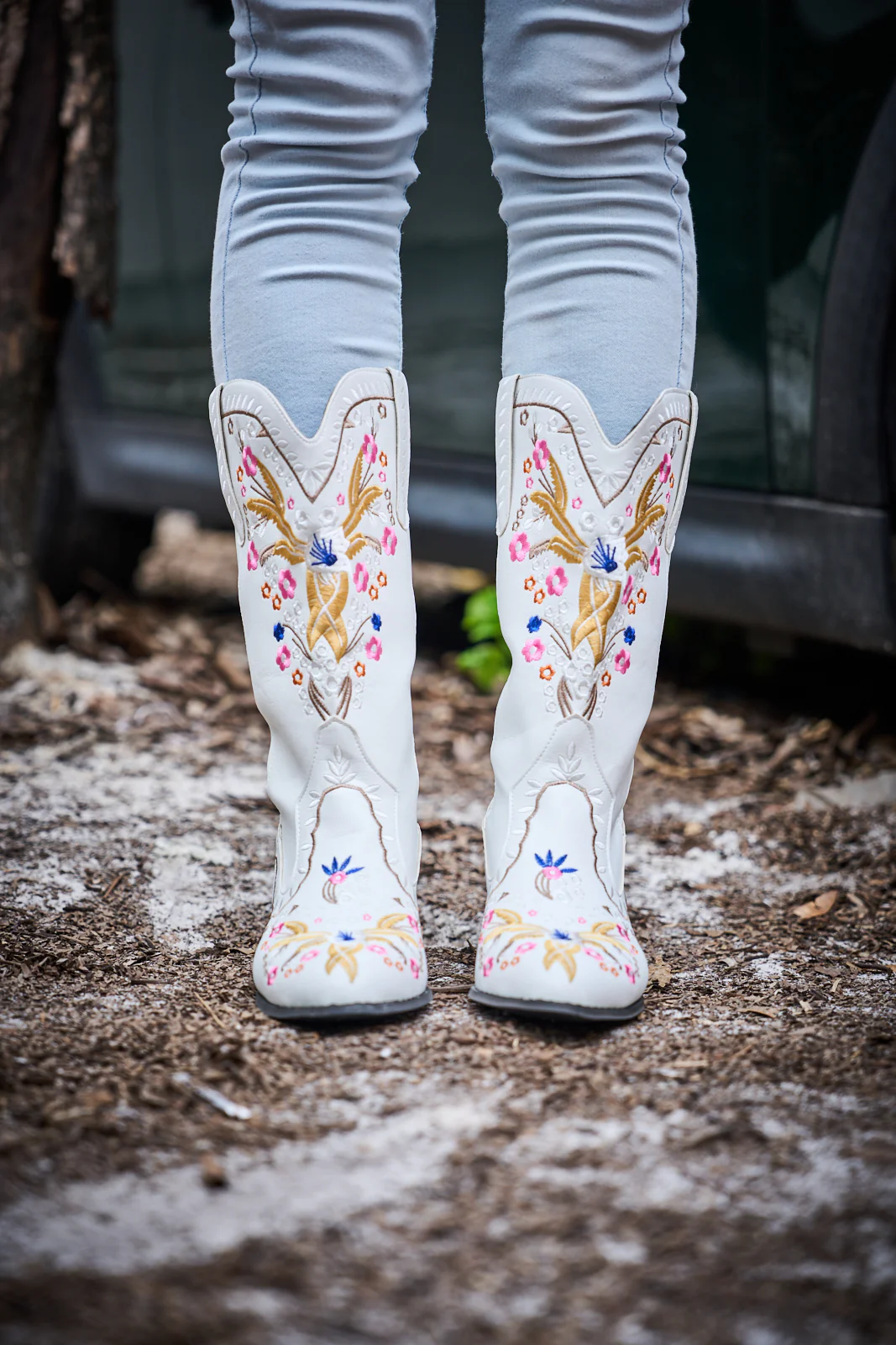En Bloom | Santa Fe Floral Embroidered Western Knee Boots - White - Image 3