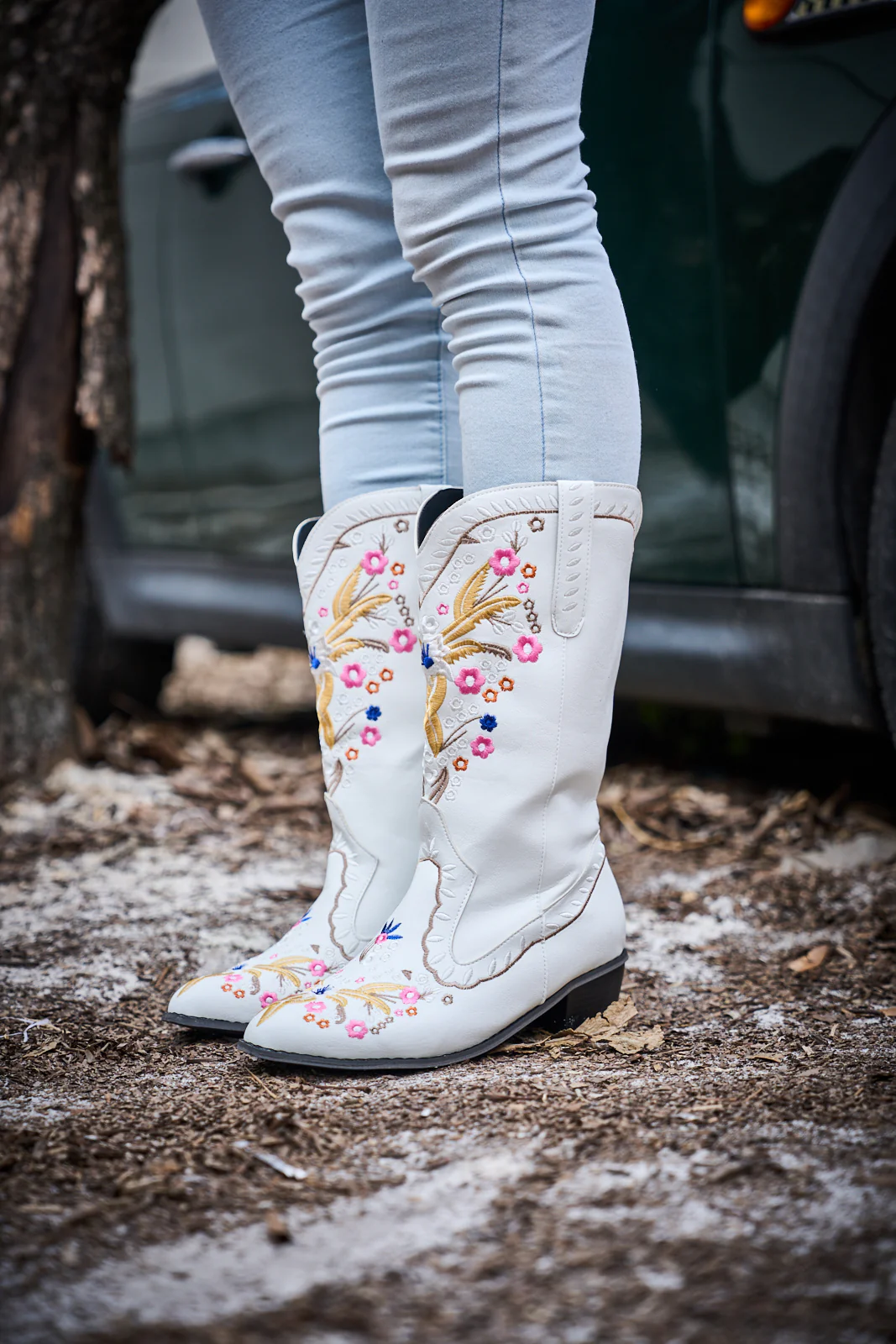 En Bloom | Santa Fe Floral Embroidered Western Knee Boots - White - Image 4