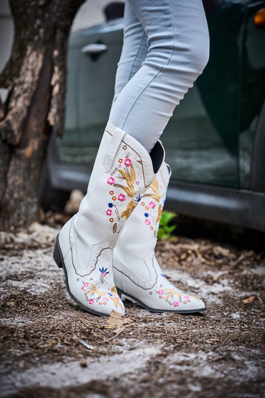 En Bloom | Santa Fe Floral Embroidered Western Knee Boots - White - Image 5