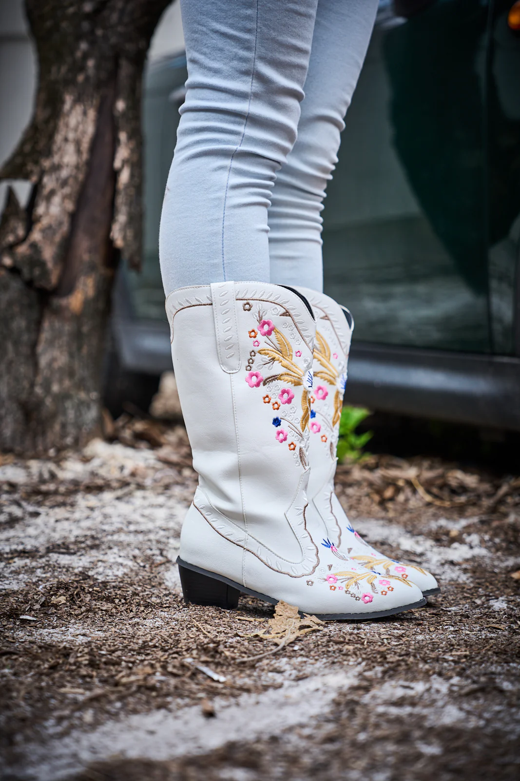 En Bloom | Santa Fe Floral Embroidered Western Knee Boots - White - Image 6