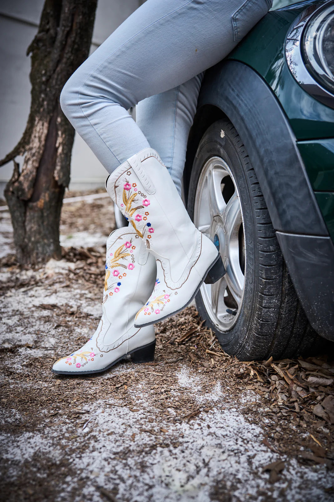 En Bloom | Santa Fe Floral Embroidered Western Knee Boots - White - Image 8