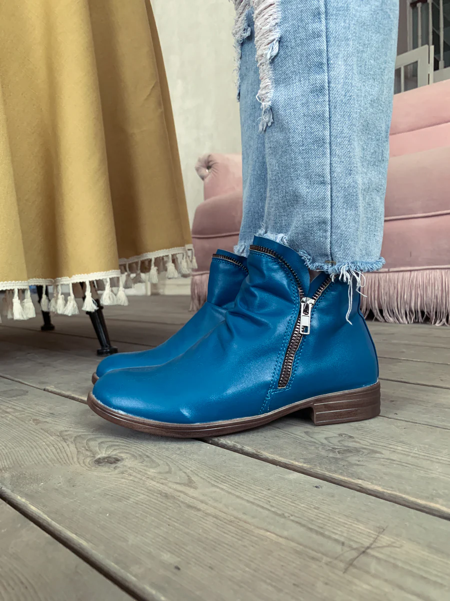 En Bloom | Blue Side Zip Ruched Ankle Boot - Image 4