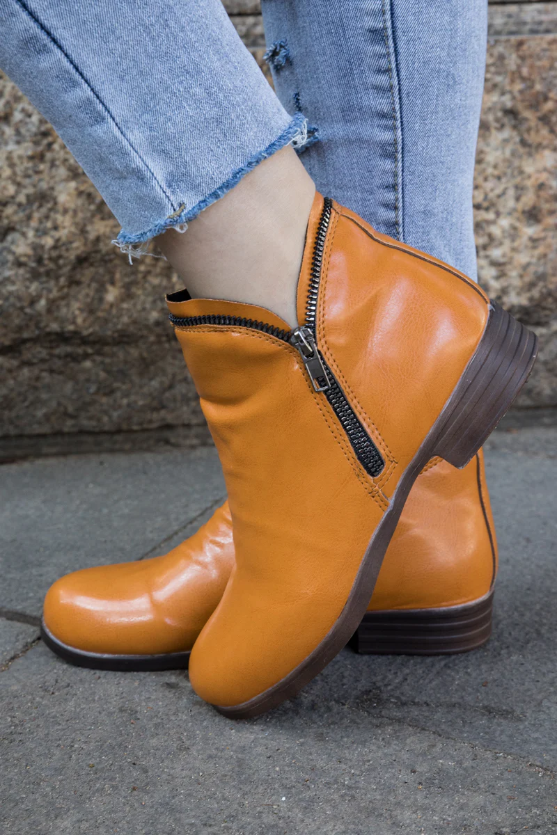 En Bloom | Zip Trim Ruched Ankle Boot - Image 2