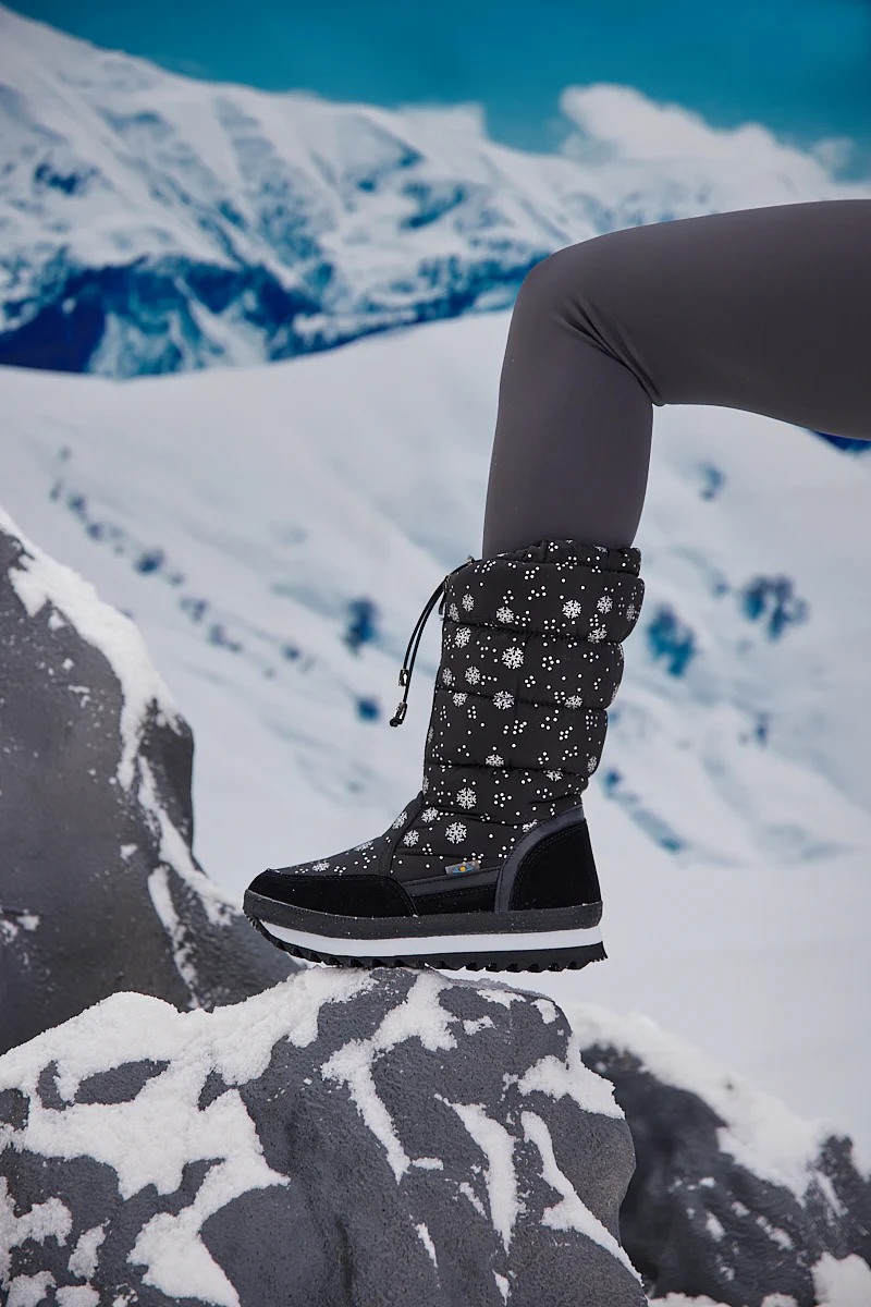 Frozen Princess | Snowing Kicker Water-Repellent Snow Boot - Black - Image 4