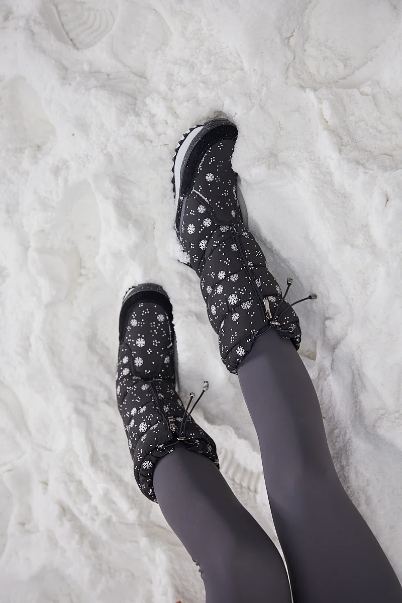 Frozen Princess | Snowing Kicker Water-Repellent Snow Boot - Black - Image 7
