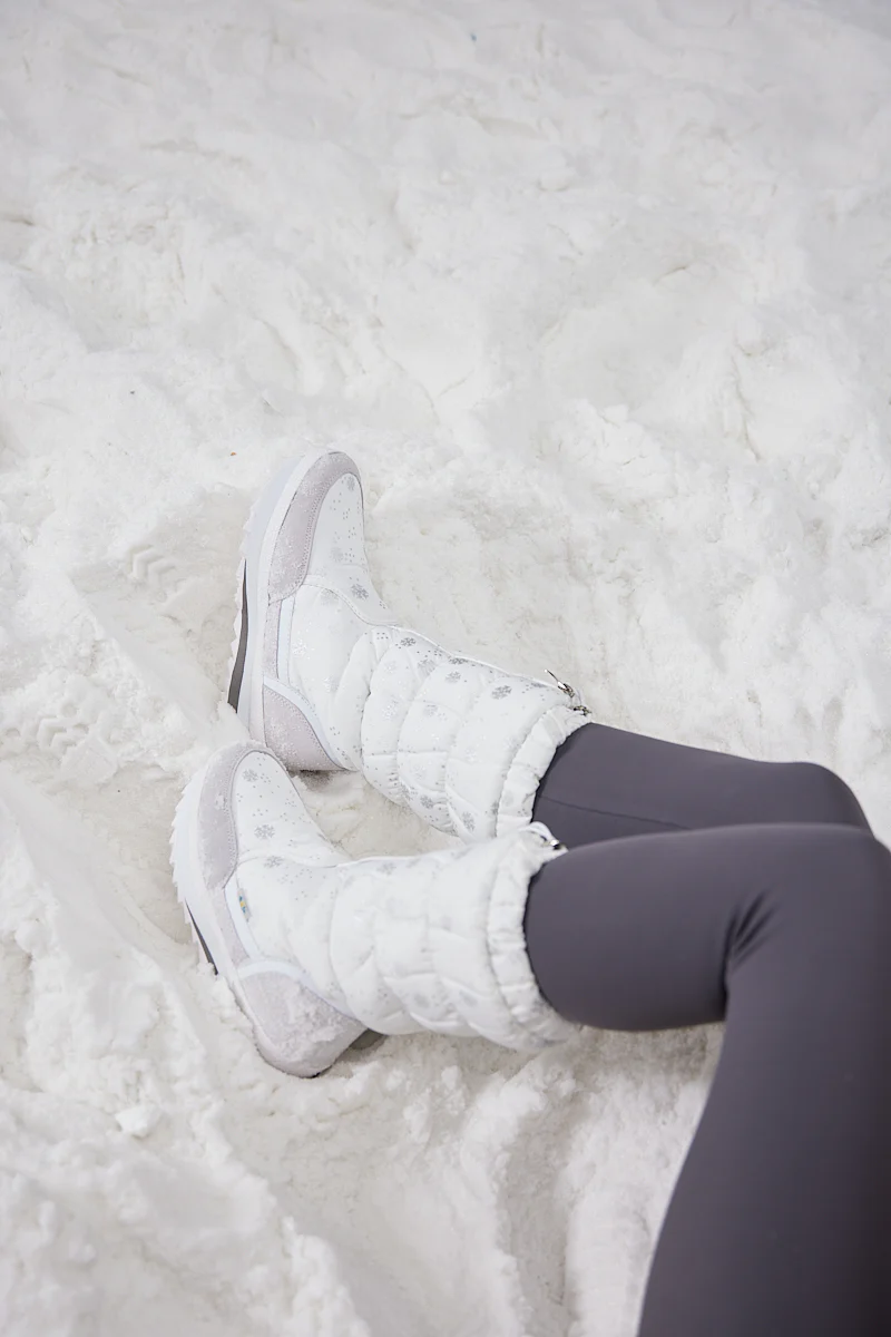 Frozen Princess | Snowing Kicker Water-Repellent Snow Boot - White - Image 6
