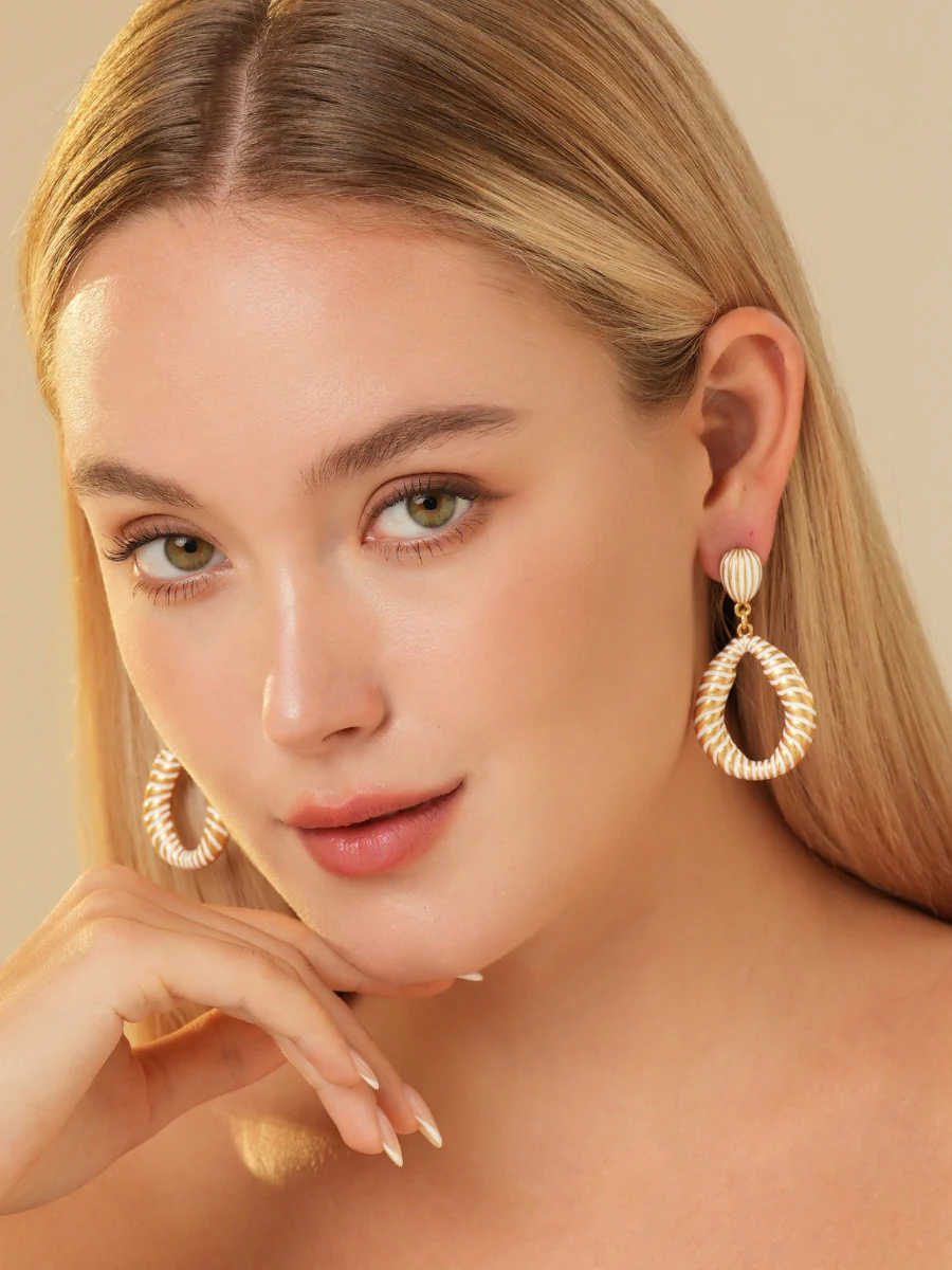 Going For Gold Hammered Enamel Earrings - Image 4