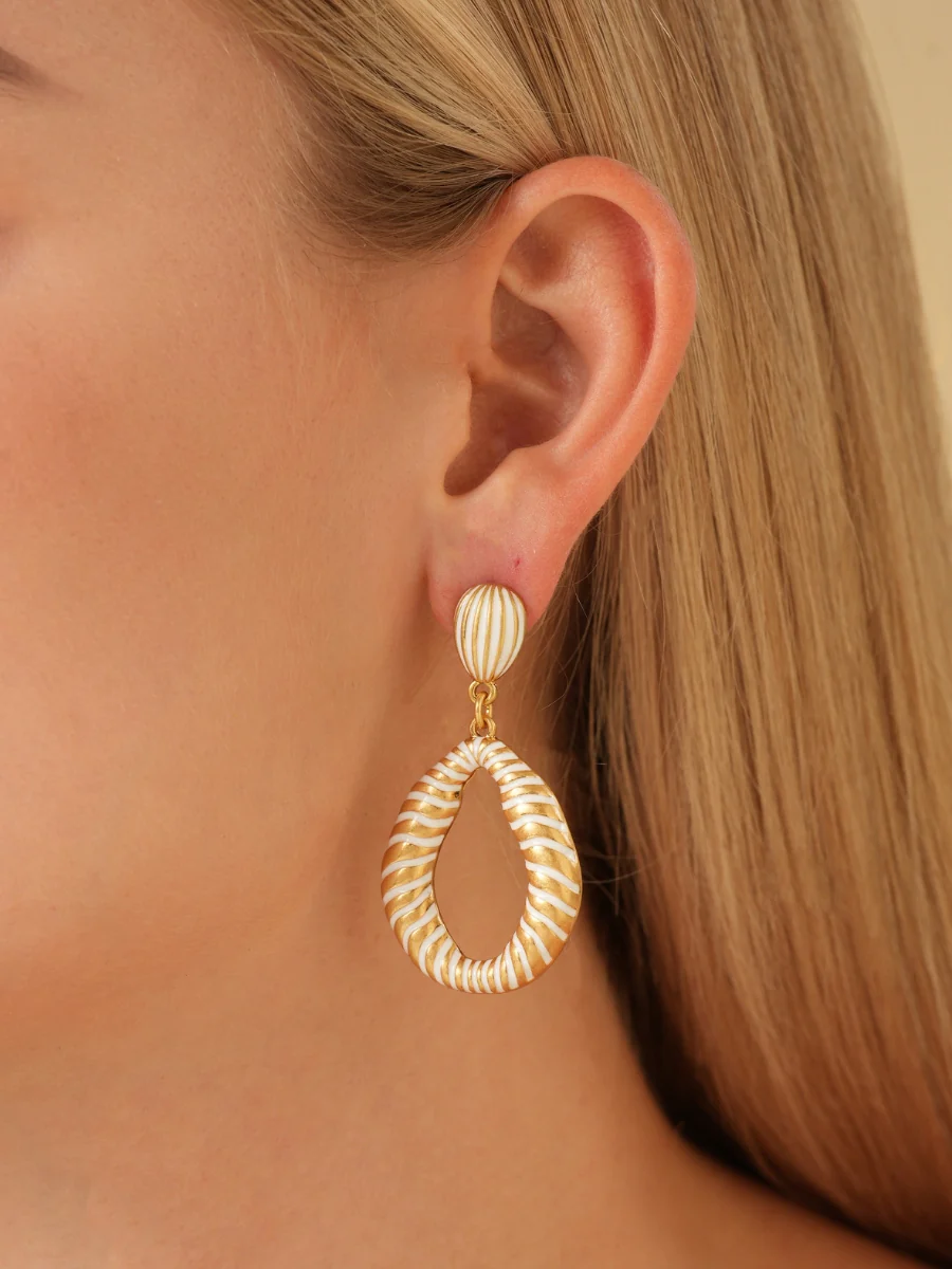 Going For Gold Hammered Enamel Earrings - Image 5