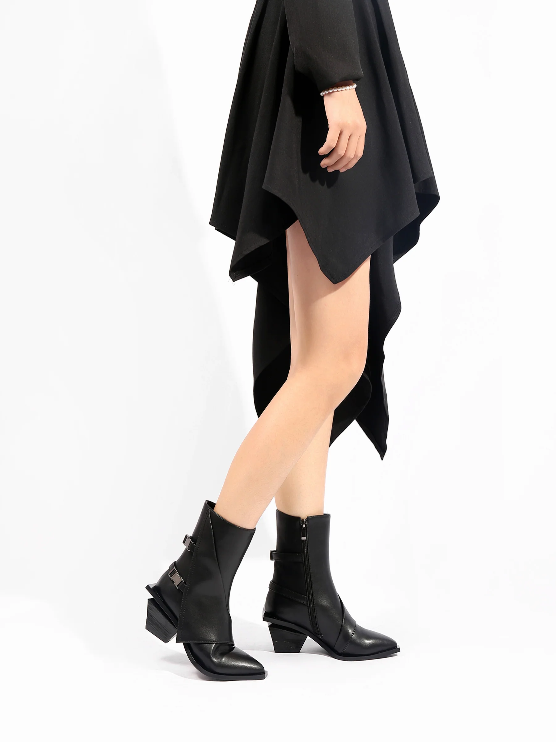 JADY ROSE | BLOCK HEEL LEATHER ANKLE BOOTIE - BLACK - Image 4
