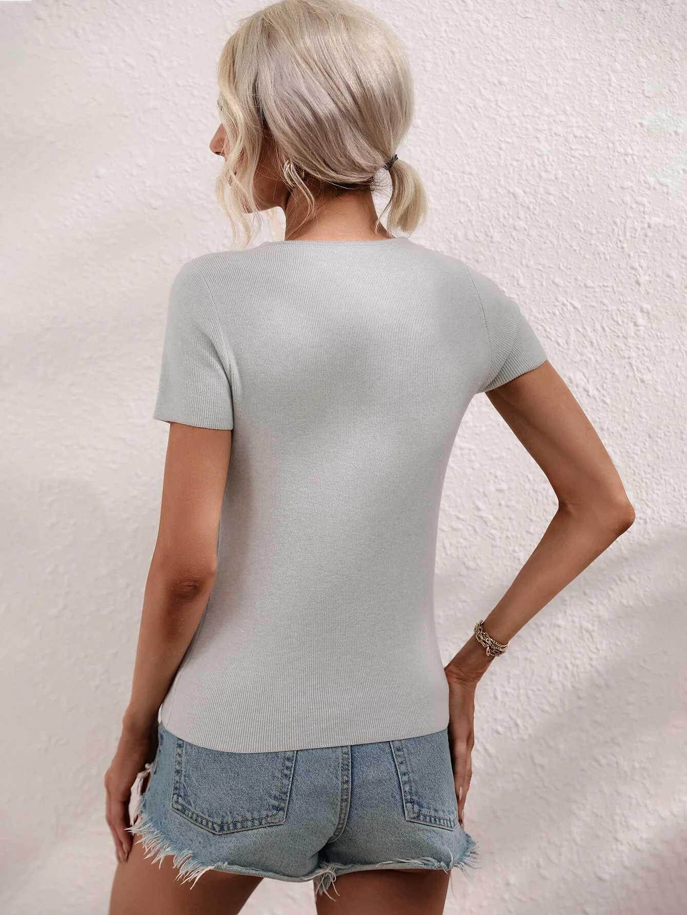 JULISSA RIBBED CUT-OUT KNIT TOP - GREY - Image 4