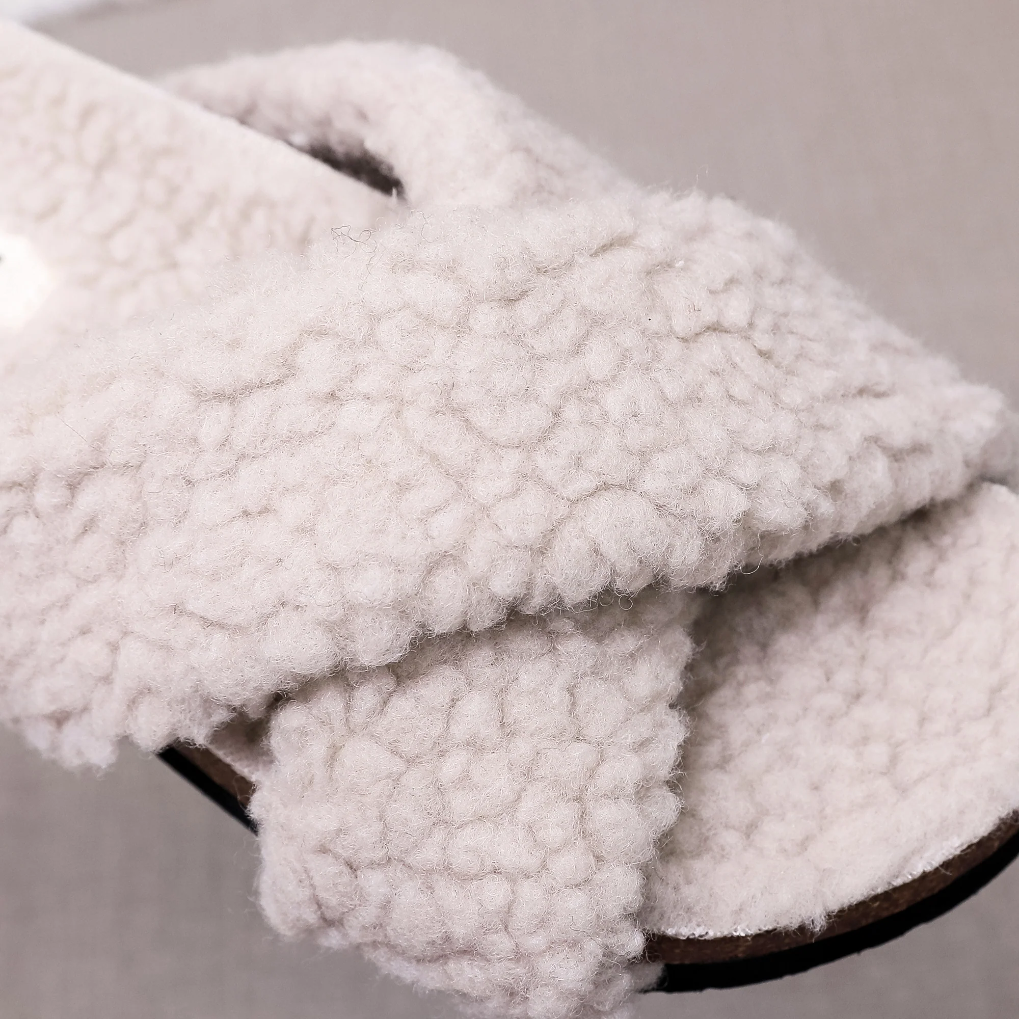 Maibulun | Criss-Cross Fleece Slipper - Beige - Image 7