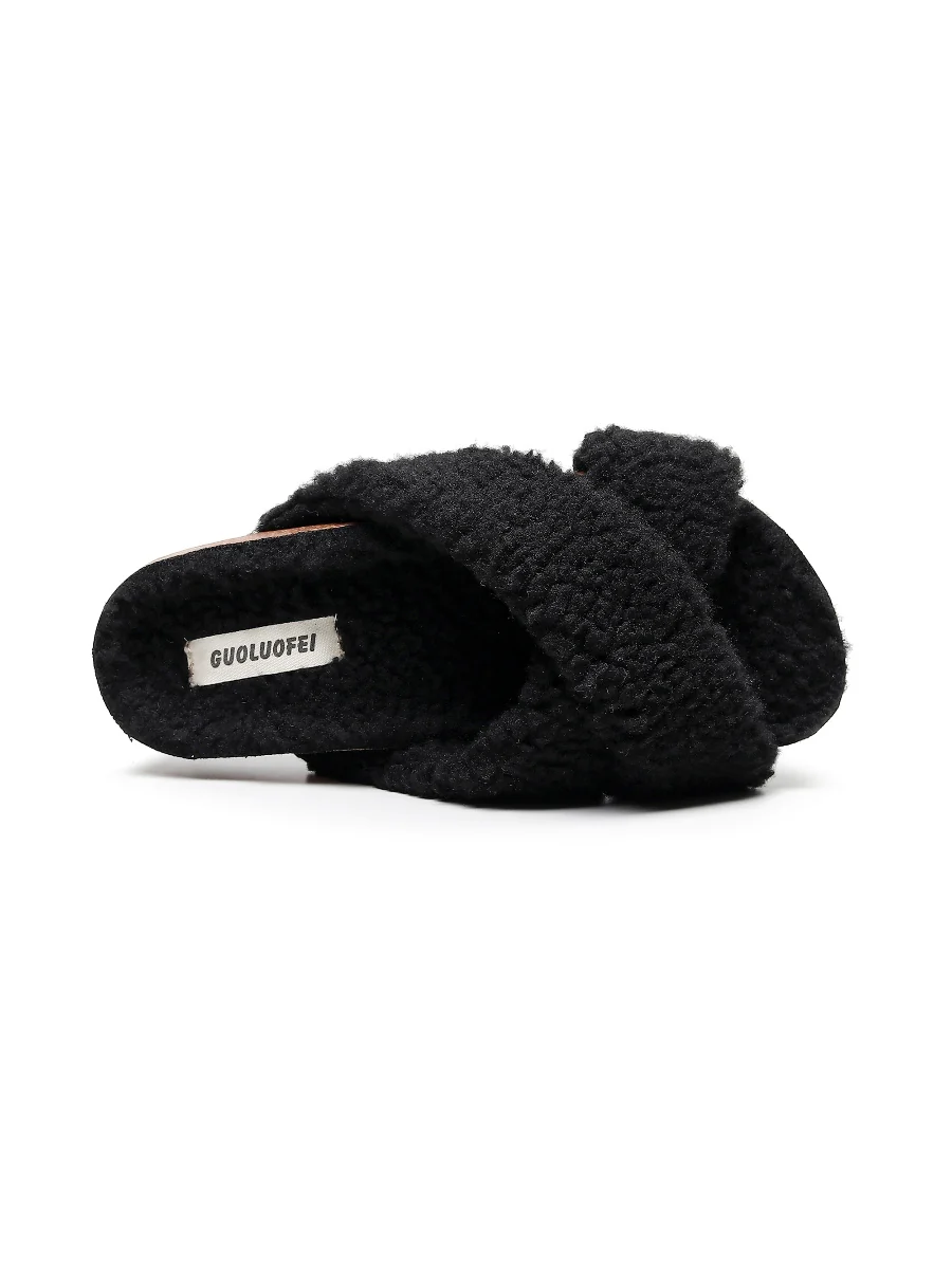Maibulun | Criss-Cross Fleece Slipper - Black - Image 4