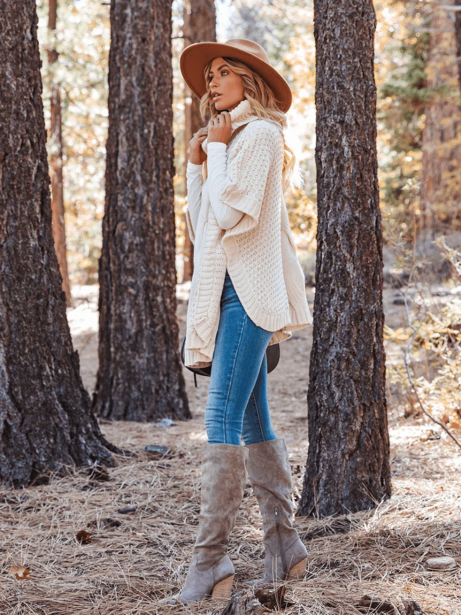Milligan Oversized Turtleneck Sweater - Beige - Image 4