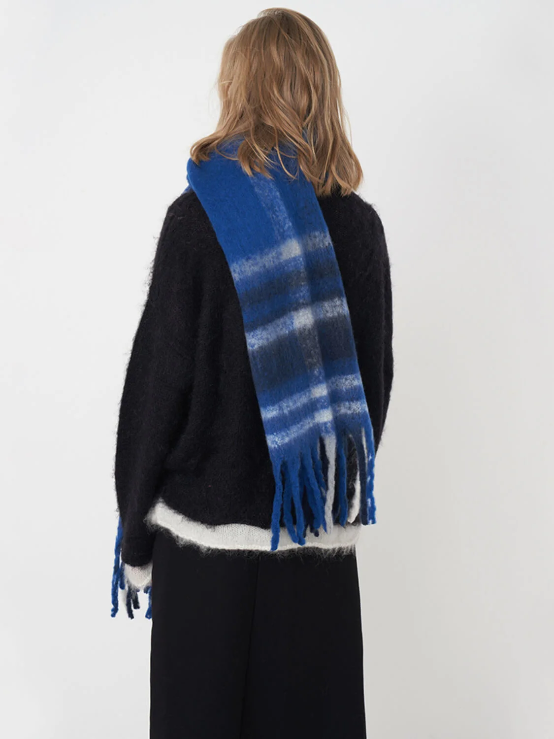 Mitchell Gradient Tassel Blanket Scarf - Navy - Image 4