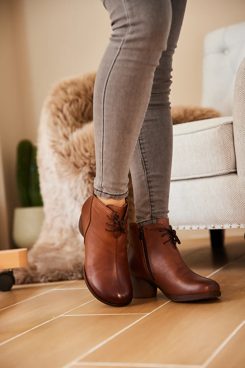 Rumour Has It | Cypress Leather Ankle Boot - Brown - Image 2