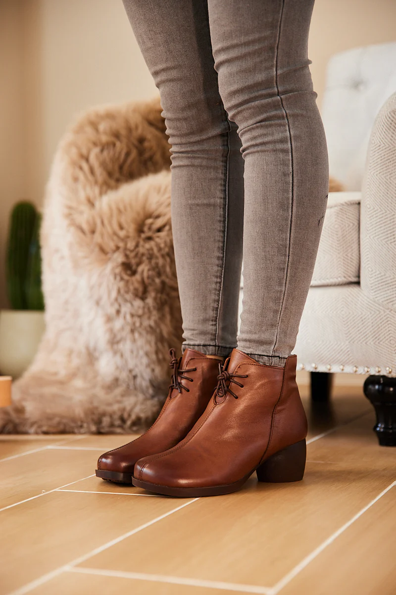 Rumour Has It | Cypress Leather Ankle Boot - Brown - Image 3