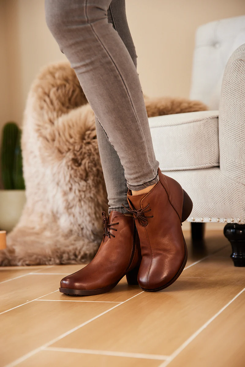 Rumour Has It | Cypress Leather Ankle Boot - Brown - Image 4