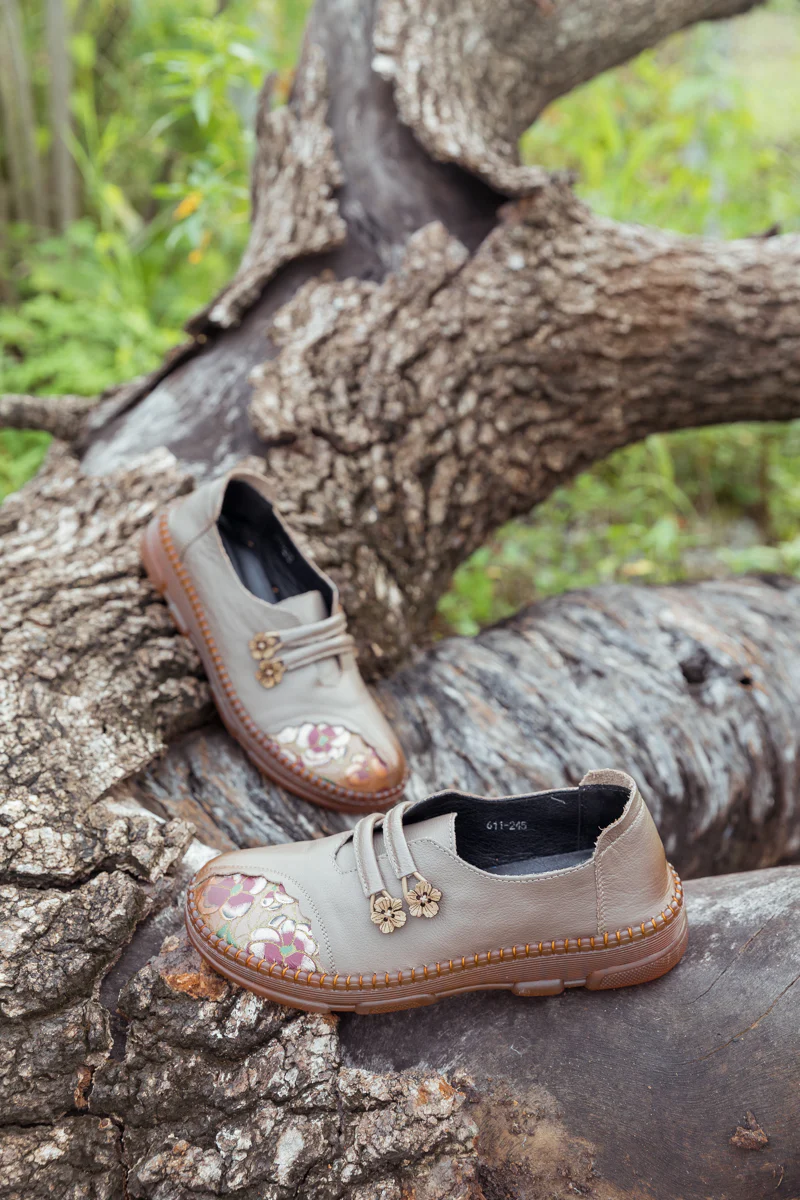 RUMOUR HAS IT| FLORAL EMBROIDERED LEATHER LOAFER - GREY - Image 7