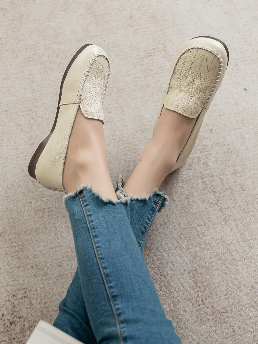 RUMOUR HAS IT| GEOMETRY STITCHING UPPER LEATHER LOAFER - CREAM - Image 3