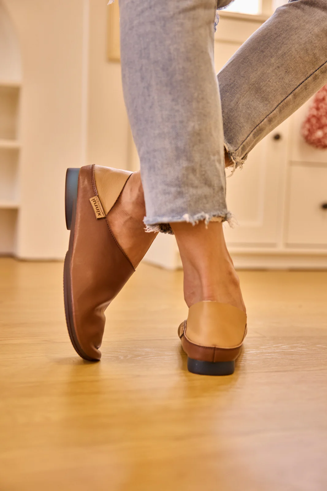 Rumour Has It | Livia Leather Flats - Tan - Image 4