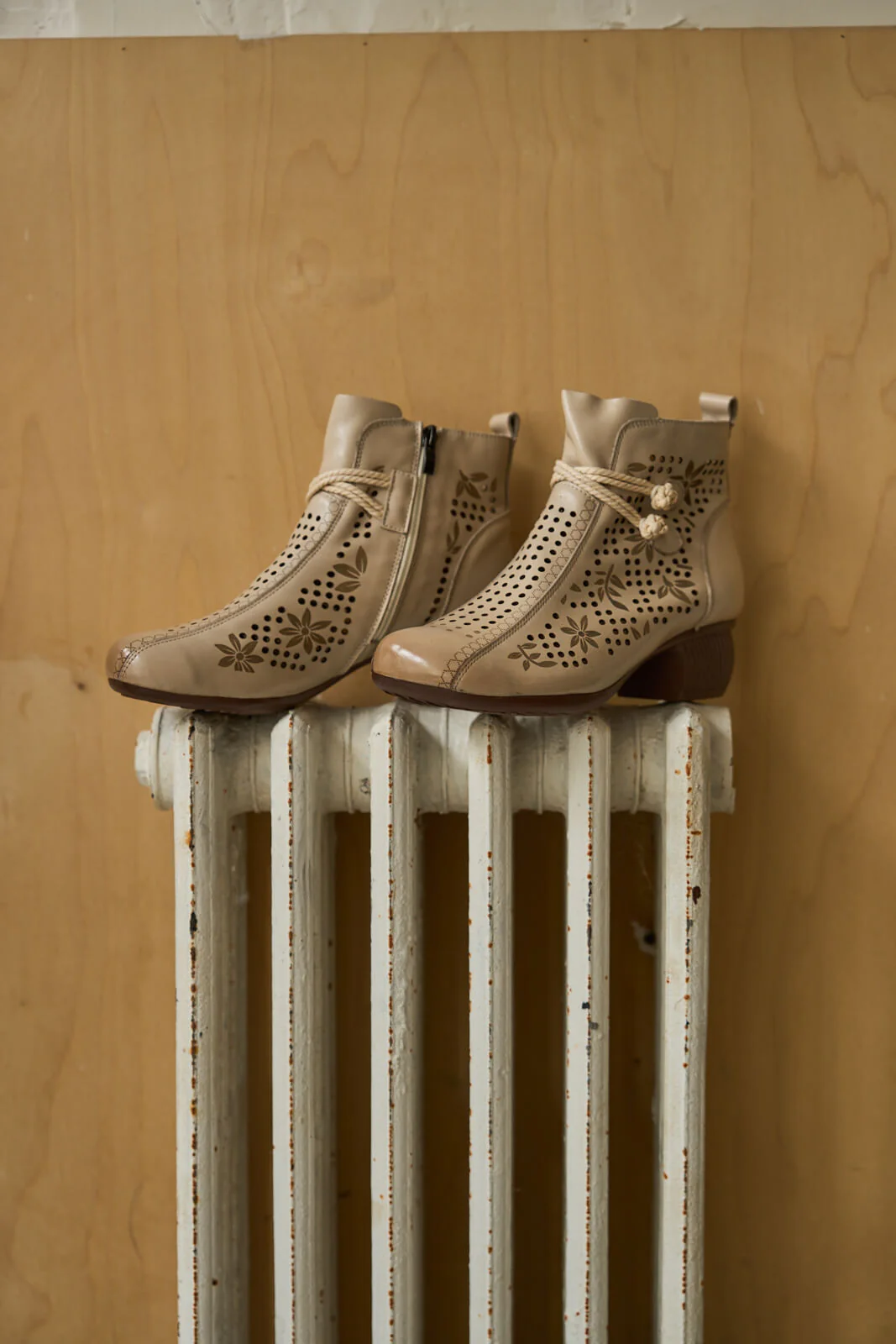 Rumour Has It | Mirina Perforated Leather Ankle Boot - cream - Image 9