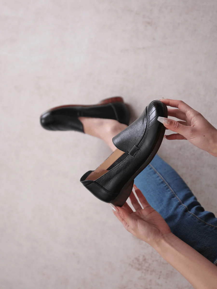 RUMOUR HAS IT| STITCHING HEADER LEATHER LOAFER - BLACK - Image 4