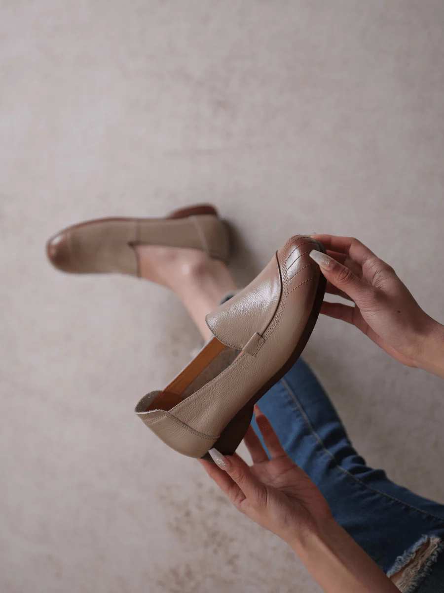 RUMOUR HAS IT| STITCHING HEADER LEATHER LOAFER - TAN - Image 3