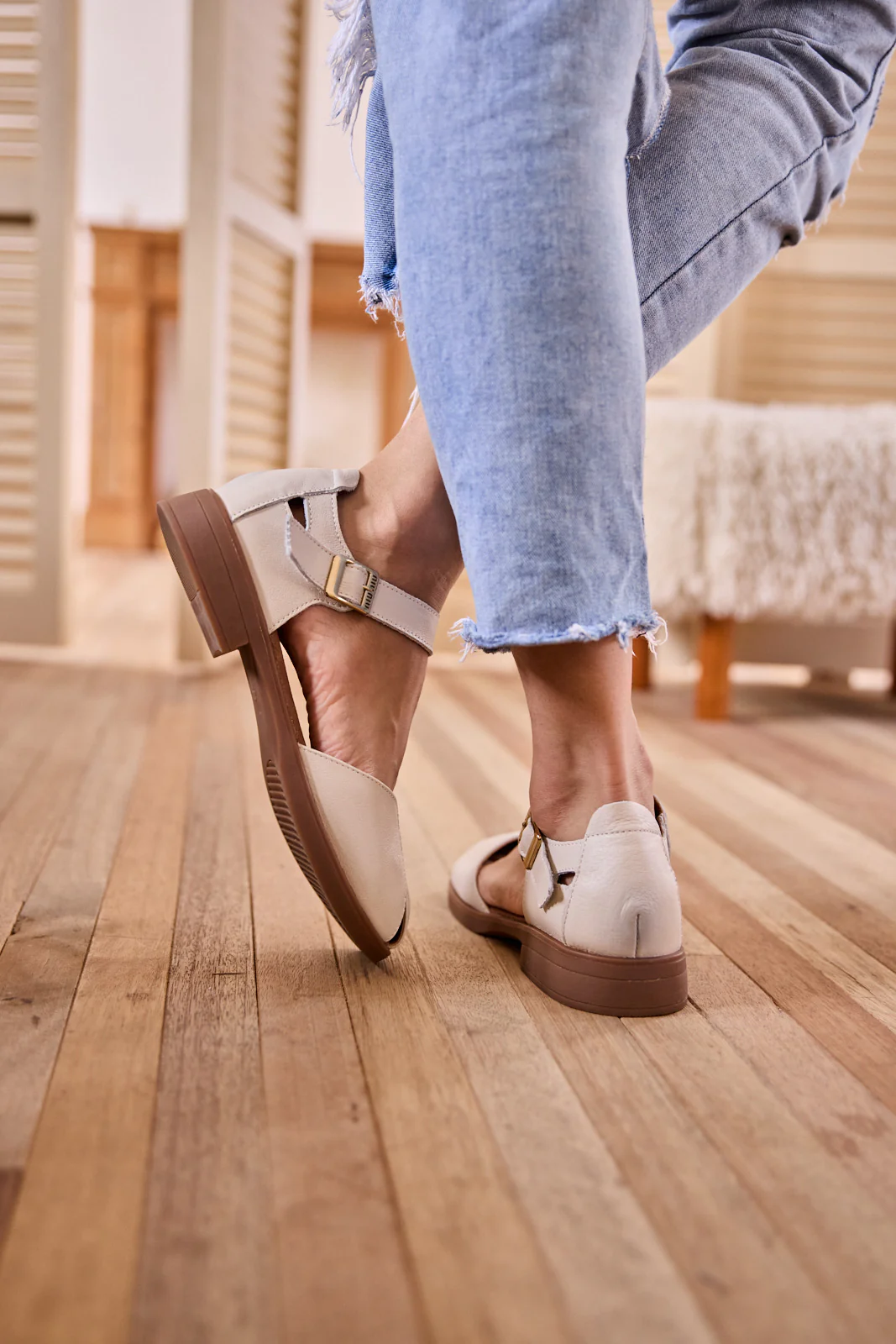 Rumour Has It | Tatum Leather Flat Sandal - Beige - Image 4