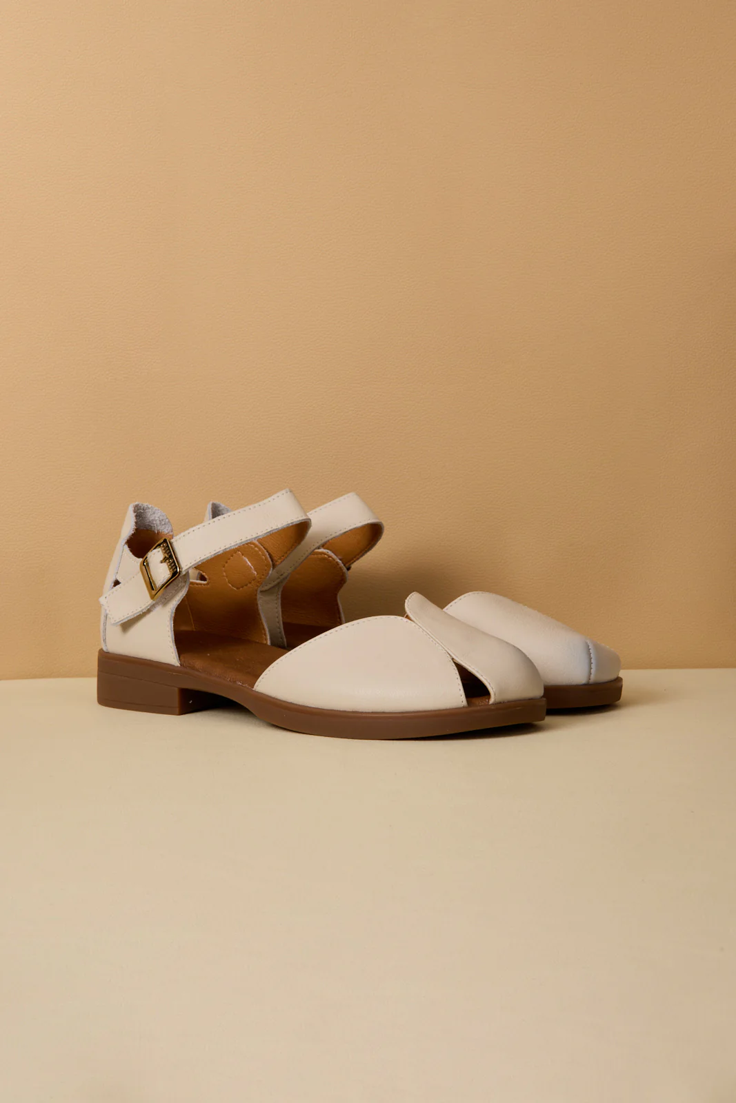 Rumour Has It | Tatum Leather Flat Sandal - Beige - Image 8