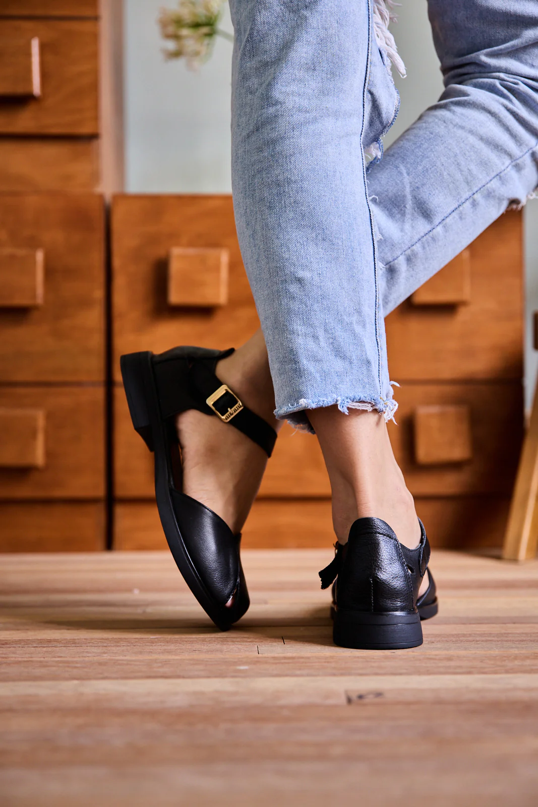 Rumour Has It | Tatum Leather Flat Sandal - Black - Image 5