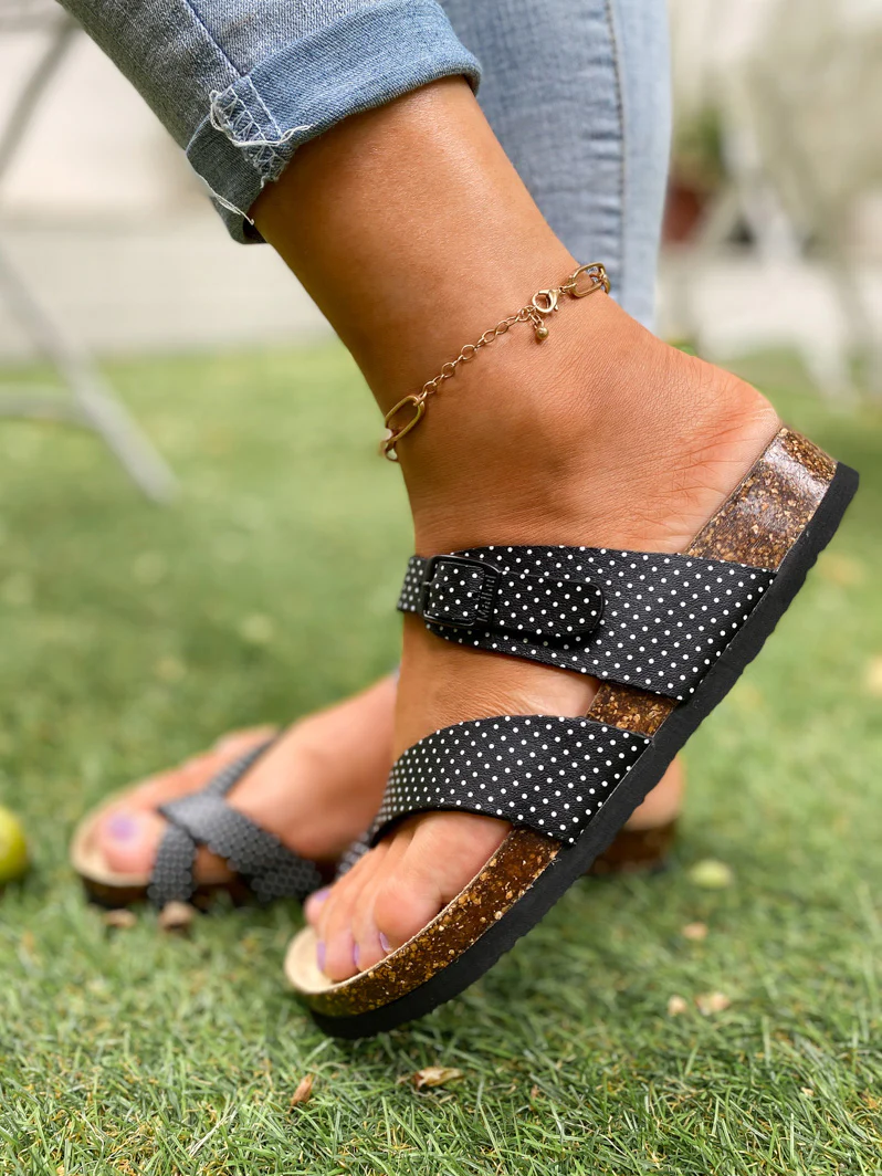 MAIBULUN | Signature Crisscross Straps Sandals - Image 3
