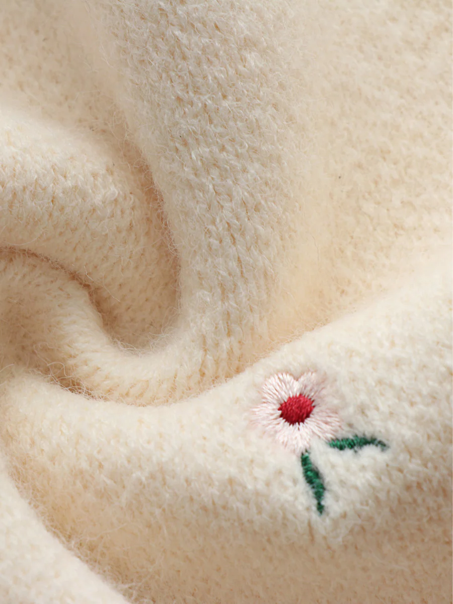 Smaibulun | Beige Wide V-neck Daisy Embroidered Knit Sweater - Image 7