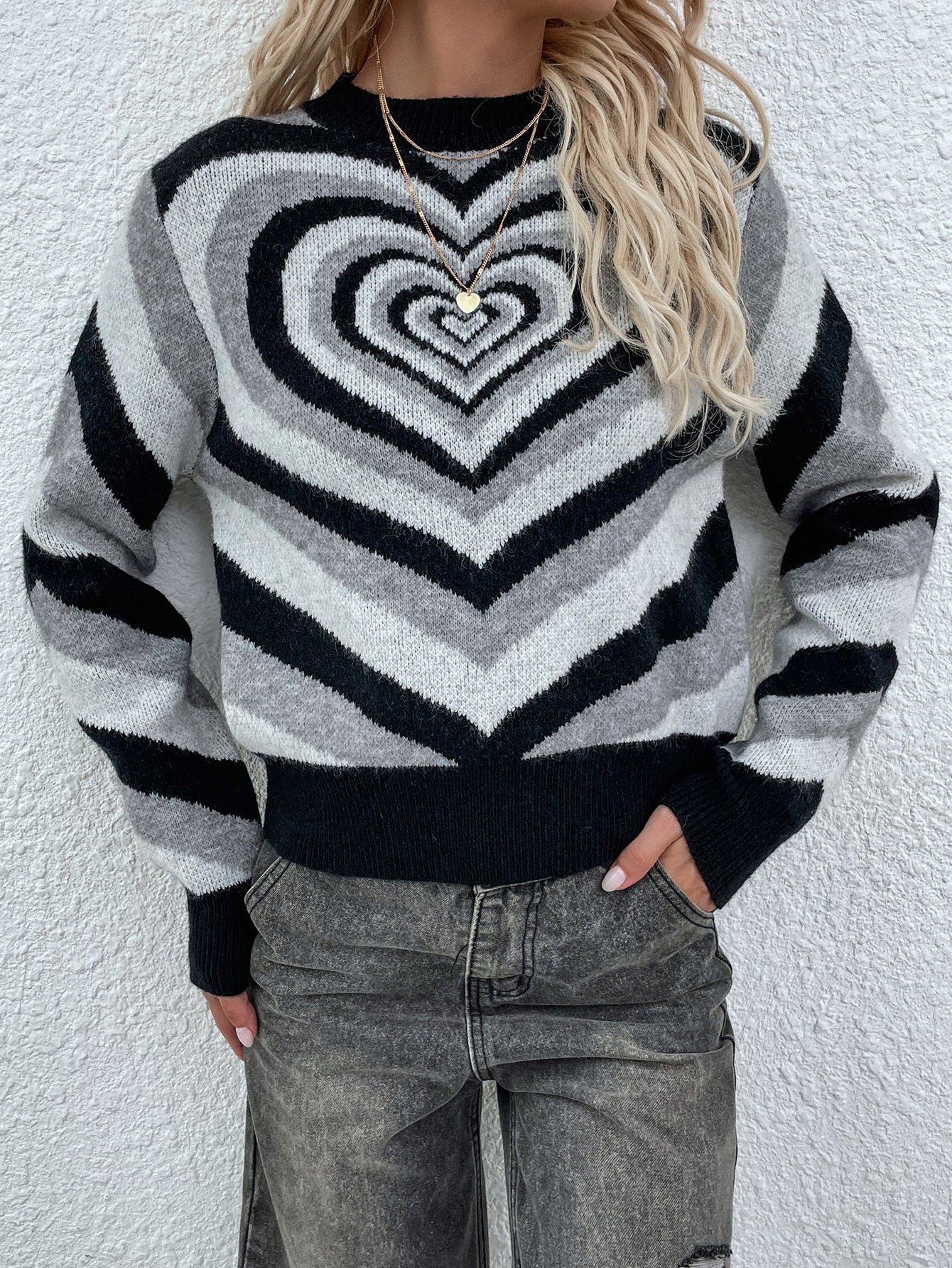 Smaibulun | Black Grey Heart Ring Knit Top