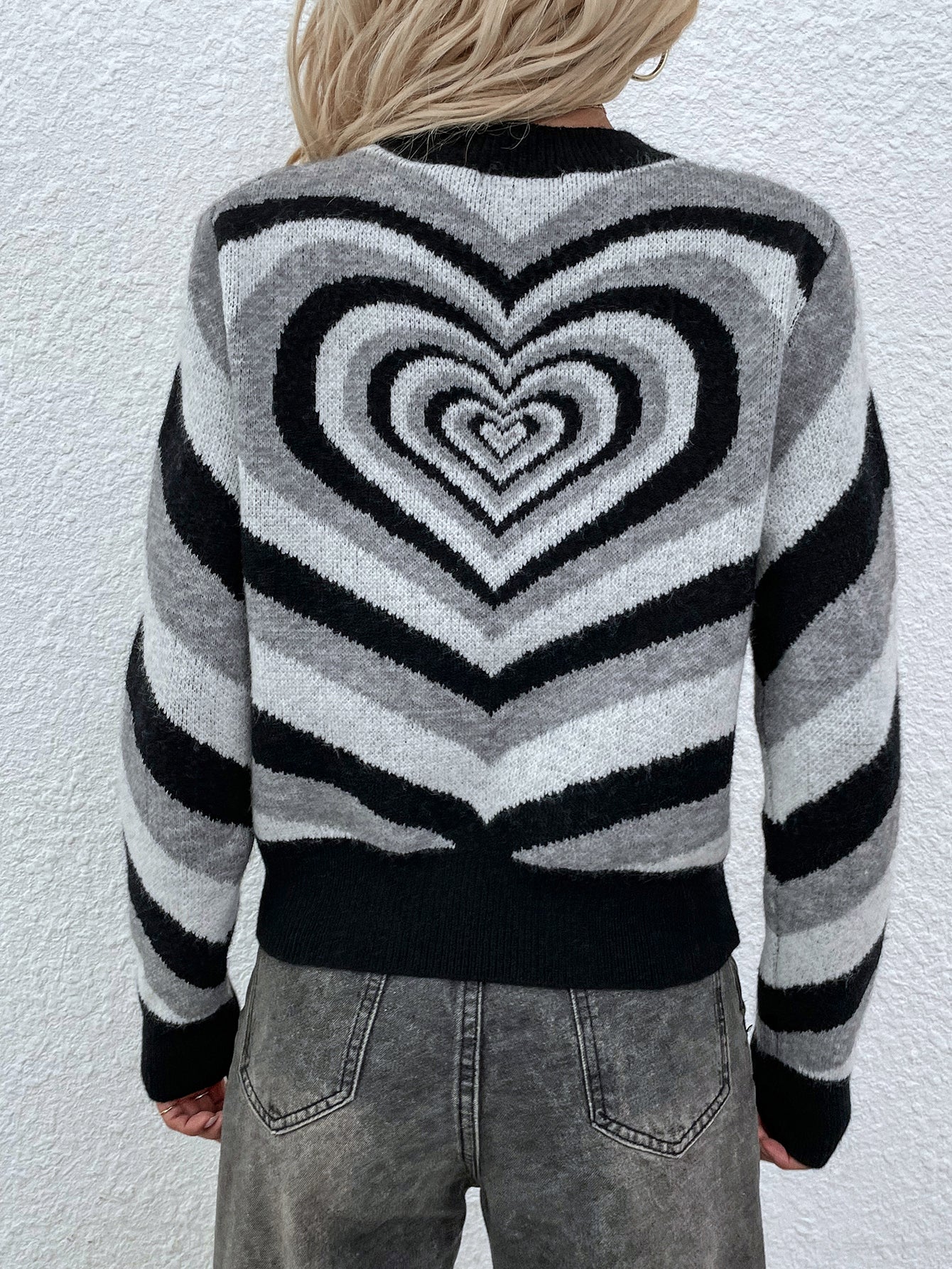 Smaibulun | Black Grey Heart Ring Knit Top - Image 8