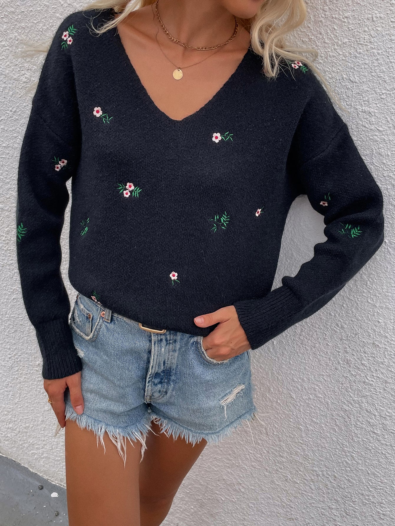 Smaibulun | Black Low V-neck Daisy Embroidered Knit Sweater - Image 5