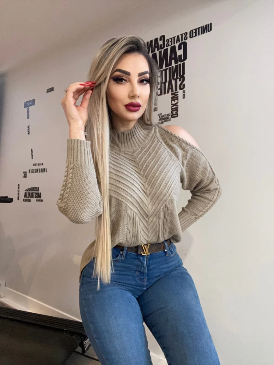 Smaibulun Doll | Beige Shoulder Cut-Out Knit Sweater - Image 3