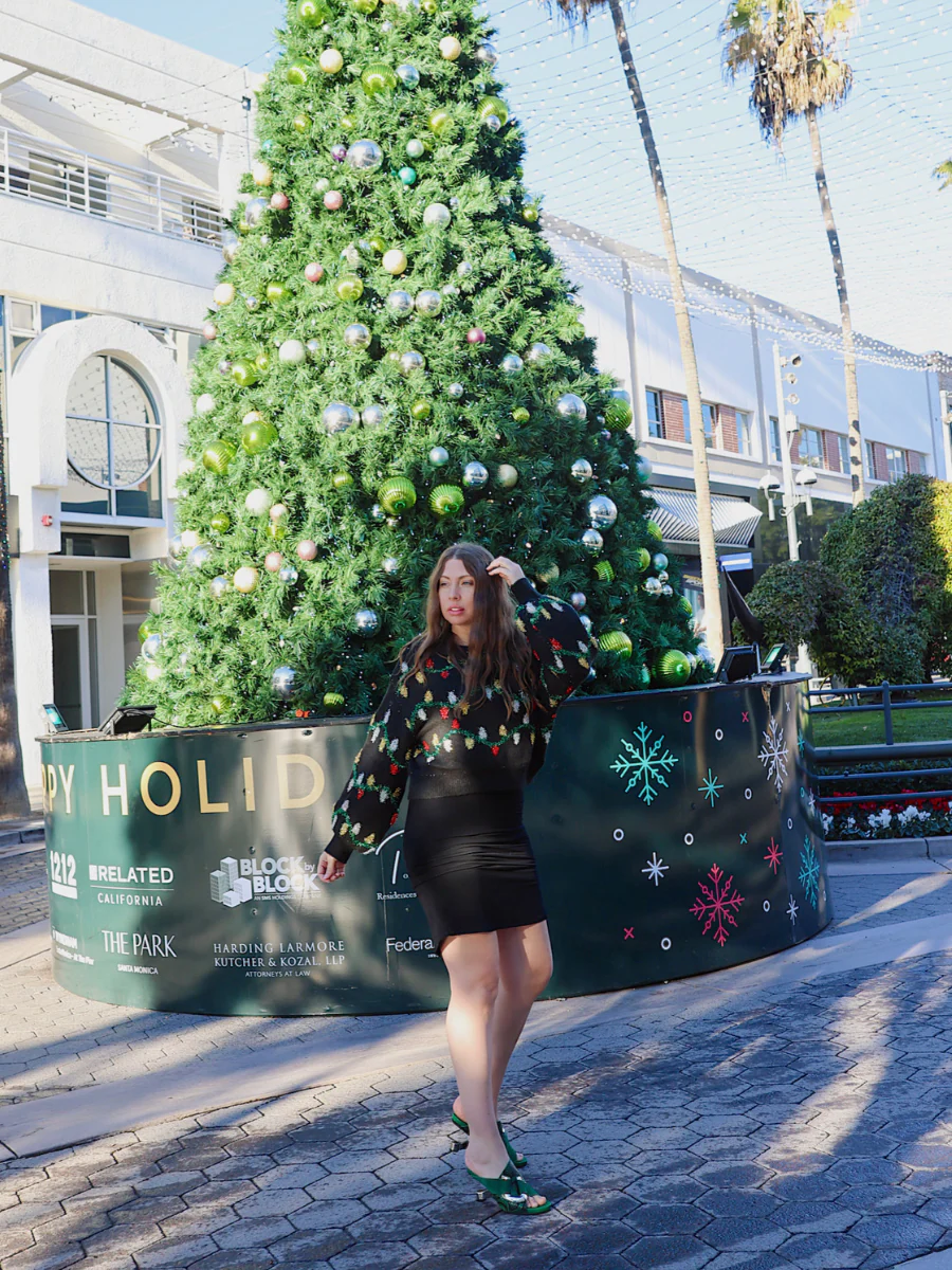 Smaibulun Doll | Black & Green Glitter Christmas Light Sweater - Image 2