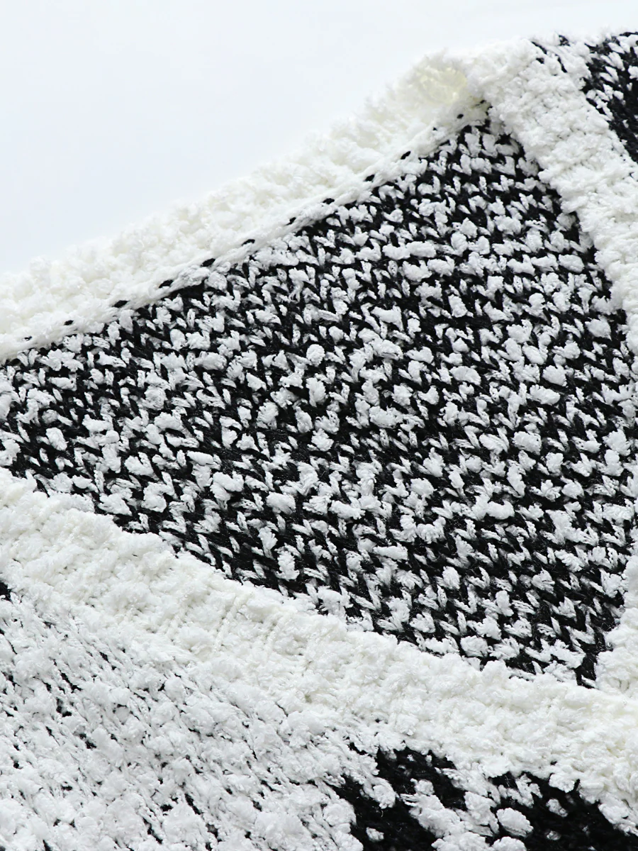 Smaibulun | Geometric Pattern Ripped Side Hem Sweater - Black - Image 3