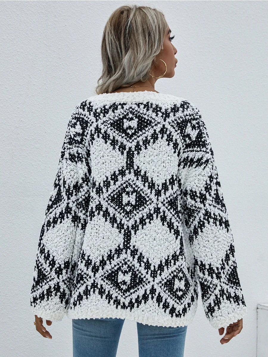 Smaibulun | Geometric Pattern Ripped Side Hem Sweater - Cream - Image 7