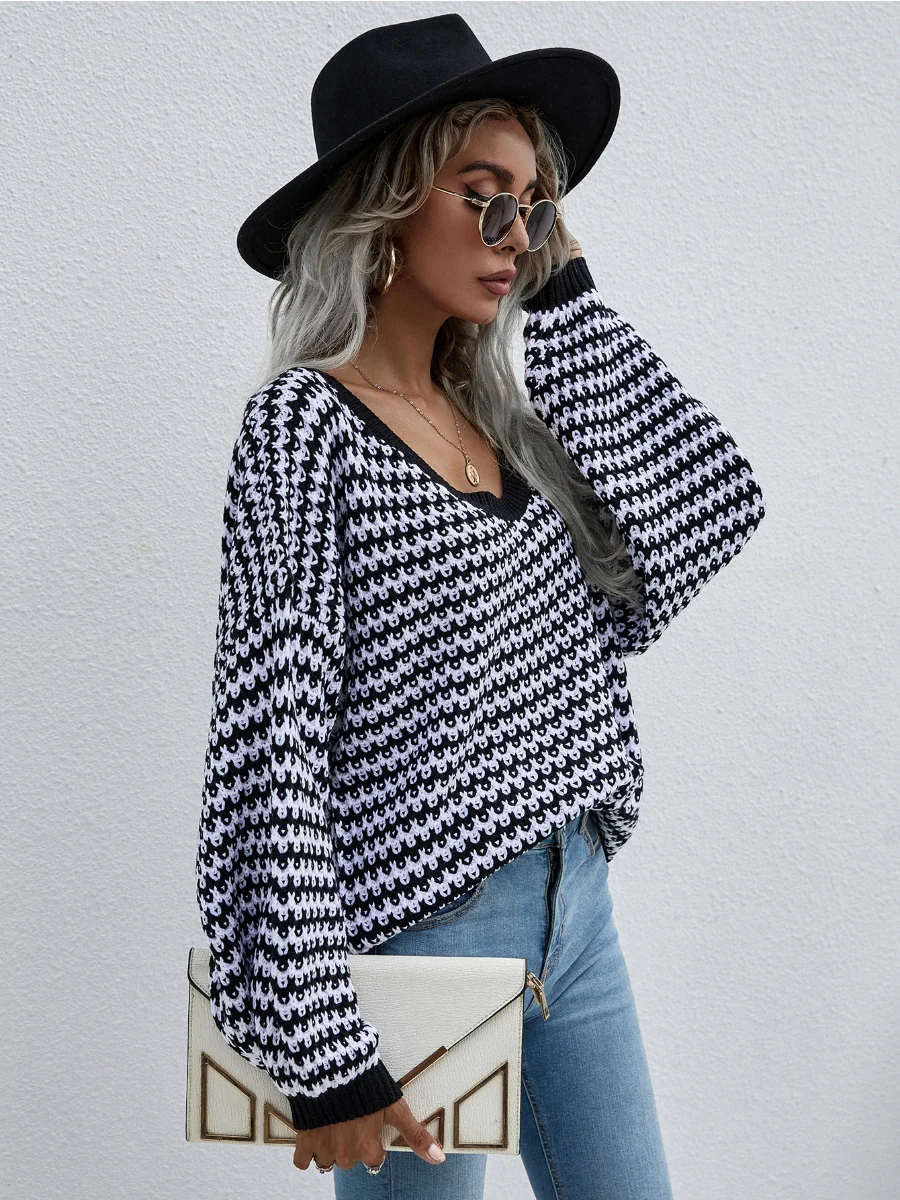 Smaibulun | Puff sleeve V-Neck Sweater - Black - Image 3