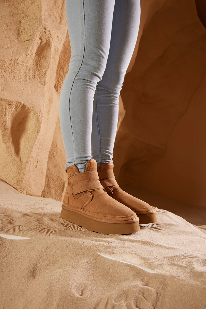 Smaibulun Ugg | Arlene Suede Platform Boots - Chestnut - Image 2