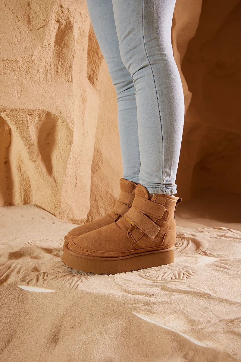 Smaibulun Ugg | Arlene Suede Platform Boots - Chestnut - Image 4