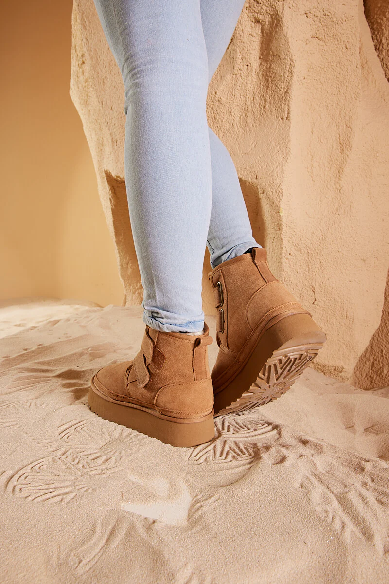Smaibulun Ugg | Arlene Suede Platform Boots - Chestnut - Image 5