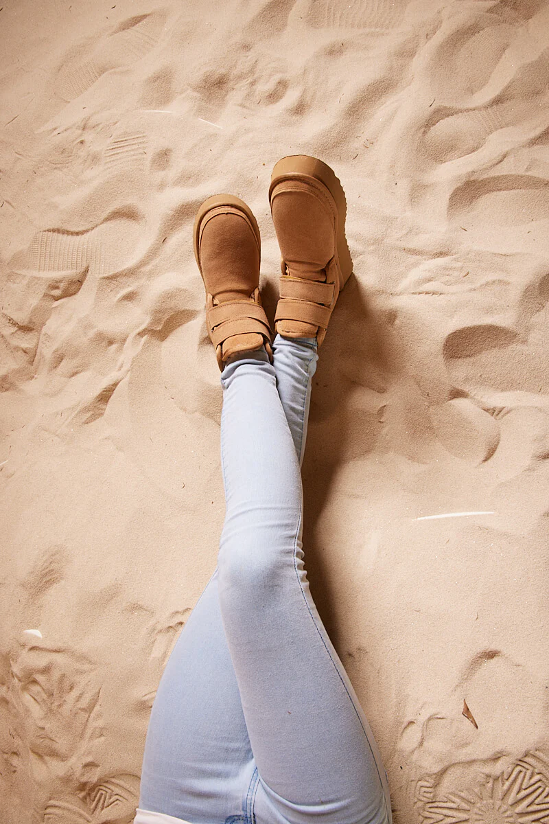 Smaibulun Ugg | Arlene Suede Platform Boots - Chestnut - Image 8