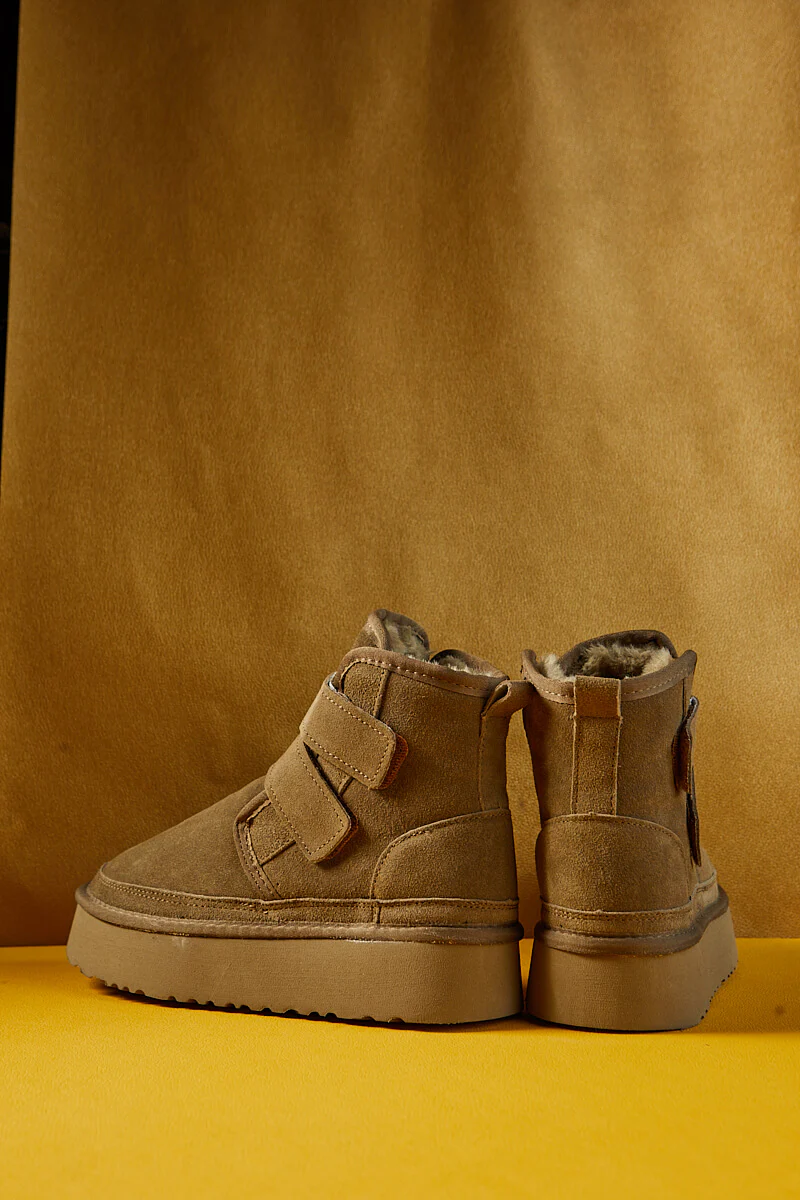 Smaibulun Ugg | Arlene Suede Platform Boots - Olive - Image 12