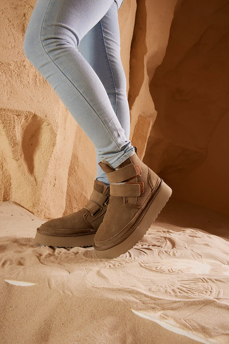 Smaibulun Ugg | Arlene Suede Platform Boots - Olive - Image 2