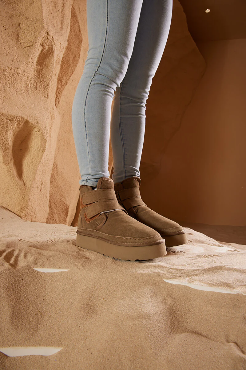Smaibulun Ugg | Arlene Suede Platform Boots - Olive - Image 3
