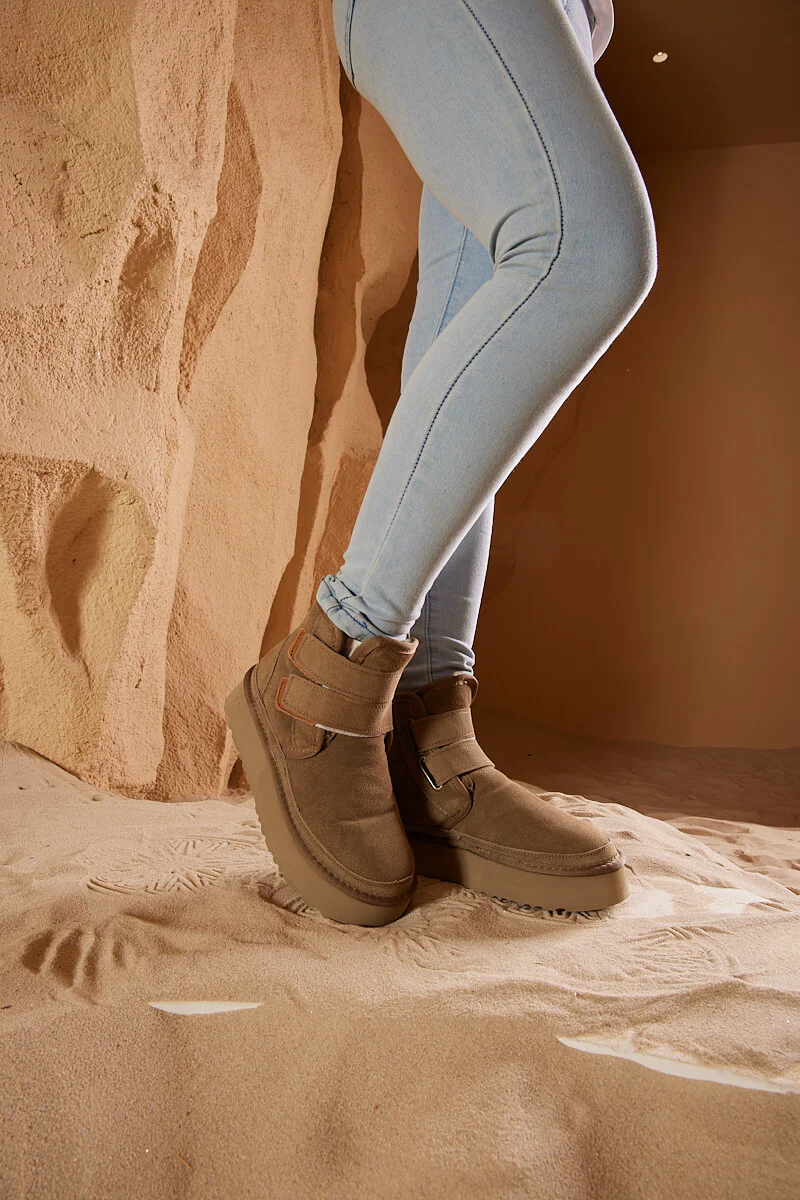 Smaibulun Ugg | Arlene Suede Platform Boots - Olive - Image 4